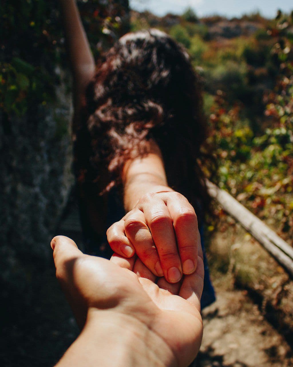 Costa Rica Villa Vacation Packages: couple holding hands