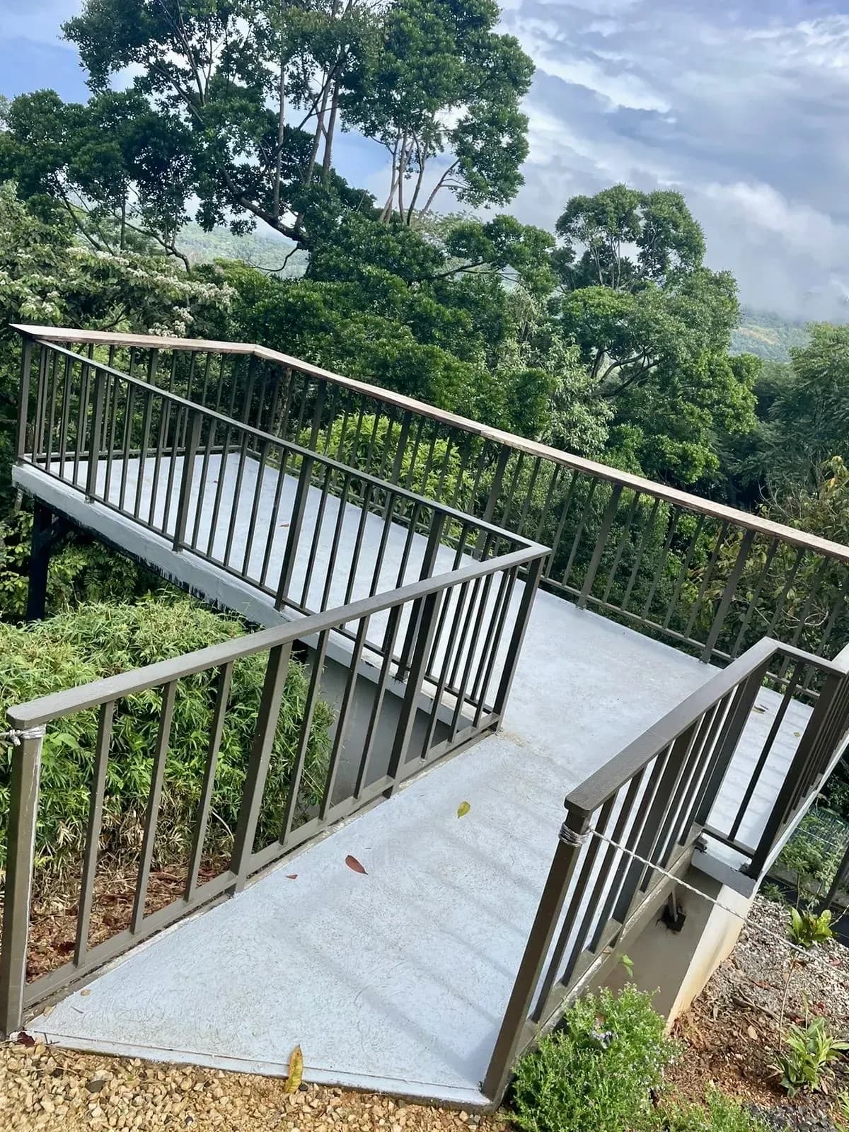 An elevated viewing deck at Vajra Jahra Retreat Center in Costa Rica, perfect for meditation, workshops, or group gatherings when you rent a retreat center.